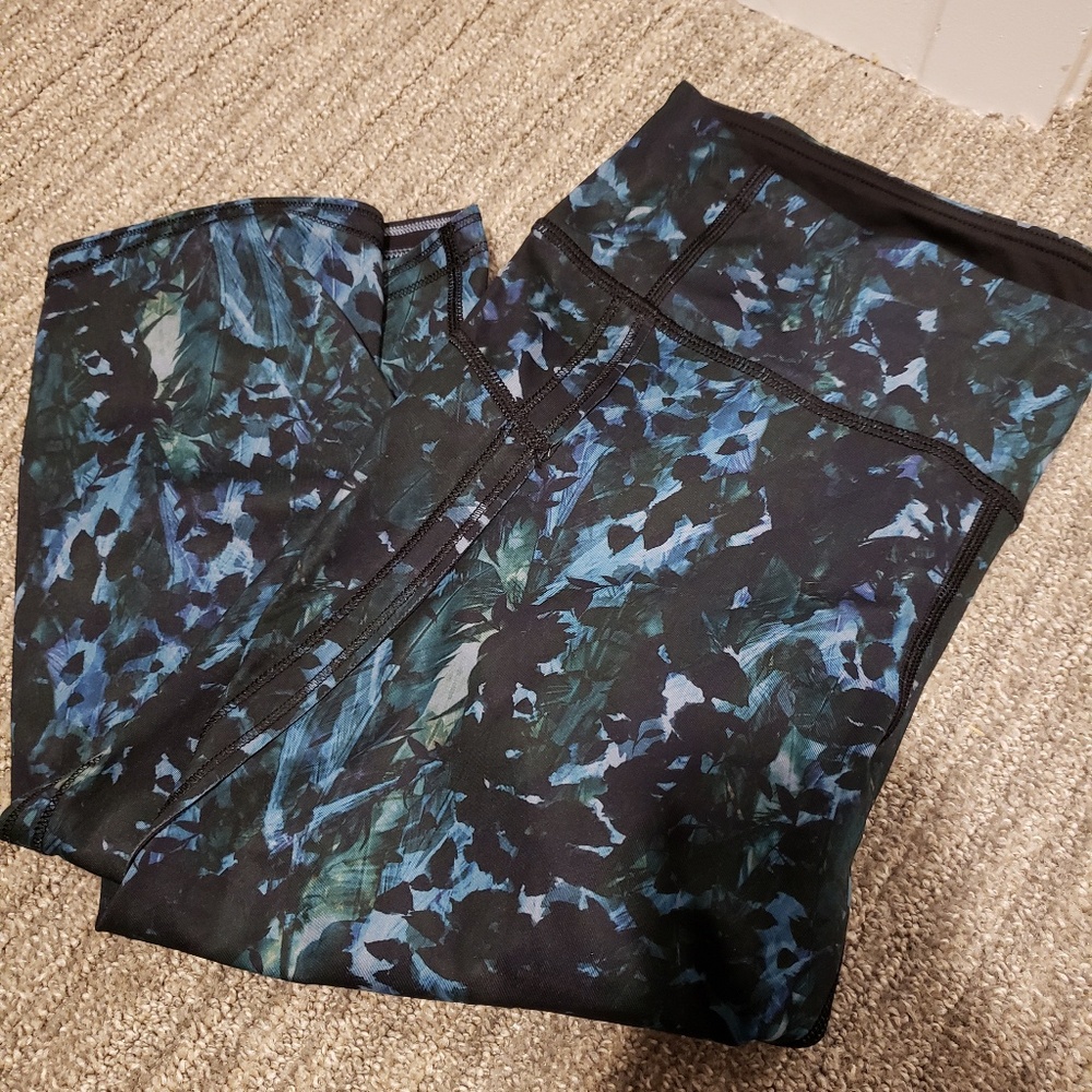 Lululemon crops